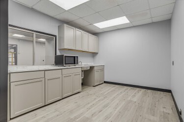 More Photos Of 7633 Cherokee St, Katy Warehouse For Sale