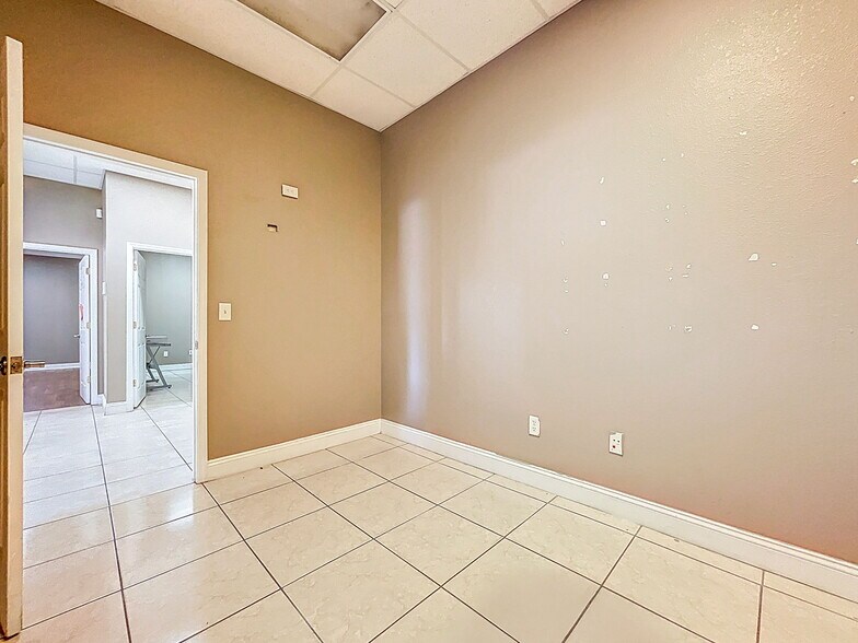 More Photos Of 112 N Mulrennan Rd, Valrico Warehouse For Sale