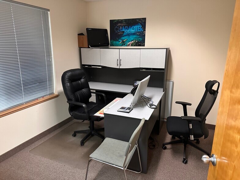 More Photos Of 1449 Old Waterbury Rd, Southbury Office For Lease