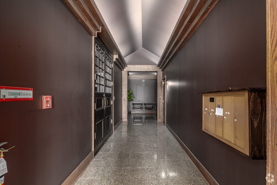 More Photos Of 221 S Tryon St, Charlotte Storefront Retail Office For Sale