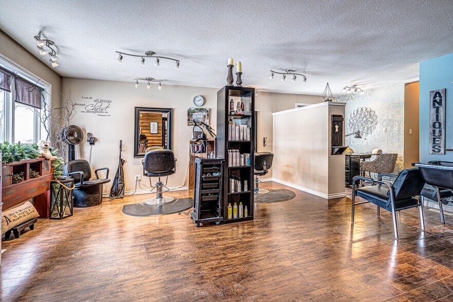 More Photos Of 23 Railway Av, Marwayne Storefront For Sale