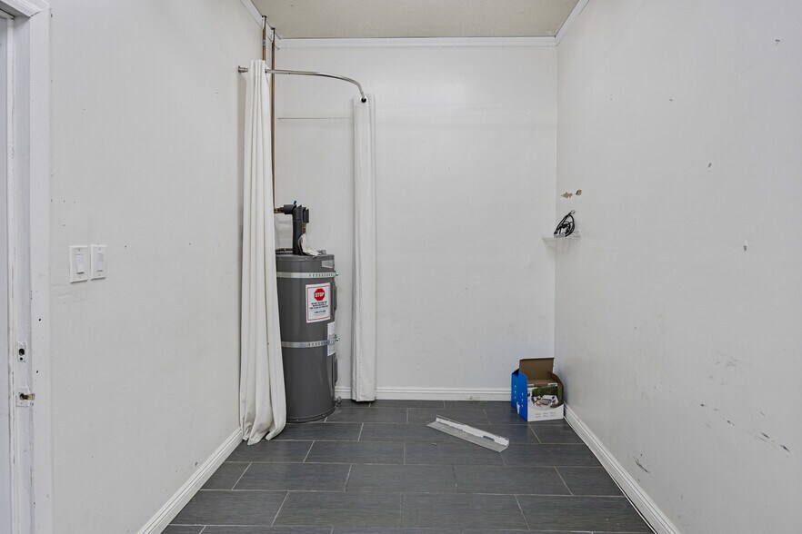 More Photos Of 13048-13052 Hawthorne Blvd, Hawthorne Storefront For Lease