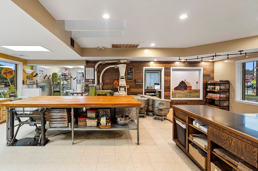 More Photos Of 802 George St, De Pere Freestanding For Sale