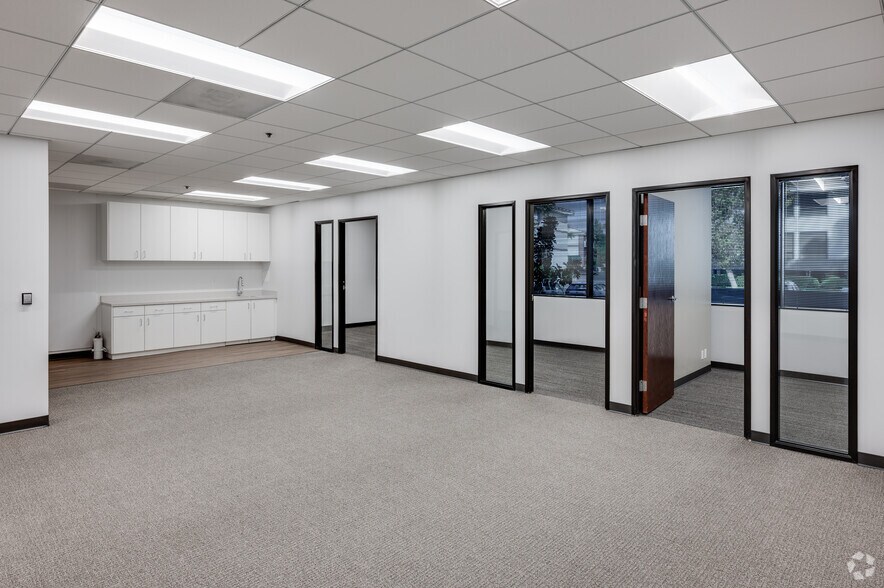 More Photos Of 23101 Lake Center Dr, Lake Forest Office For Lease