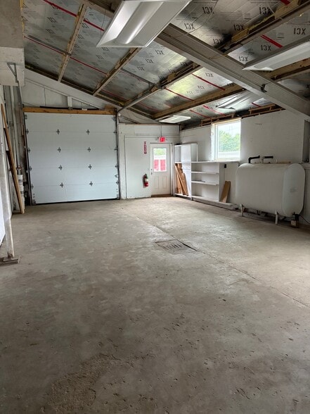 More Photos Of 1670 Broadway, Bangor Warehouse For Lease