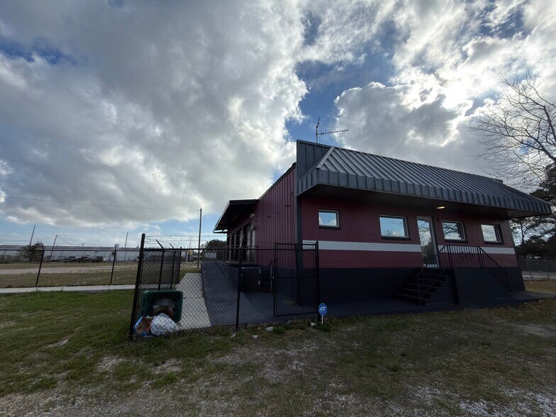More Photos Of 4020 Jefferson Ave, Moss Point Distribution For Sale