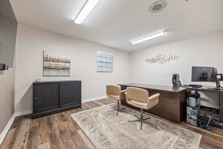 More Photos Of 439 SW Main Blvd, Lake City Office For Lease