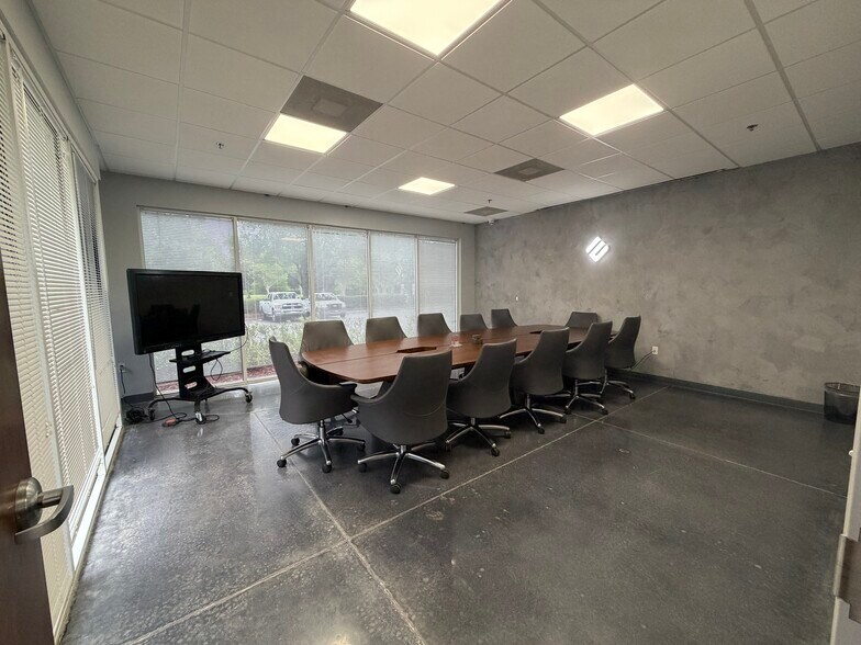More Photos Of 8010 Sunport Dr, Orlando Light Distribution For Sale