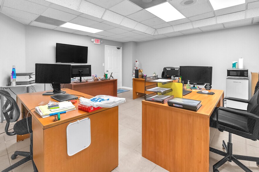 More Photos Of 8360 W Oakland Park Blvd, Sunrise Office For Sale