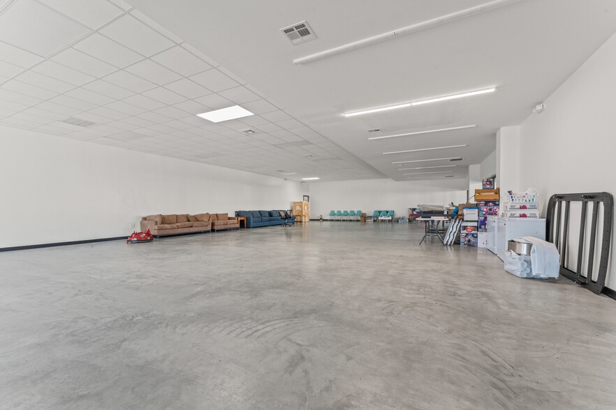More Photos Of 8482 Perkins Rd, Baton Rouge General Retail For Lease
