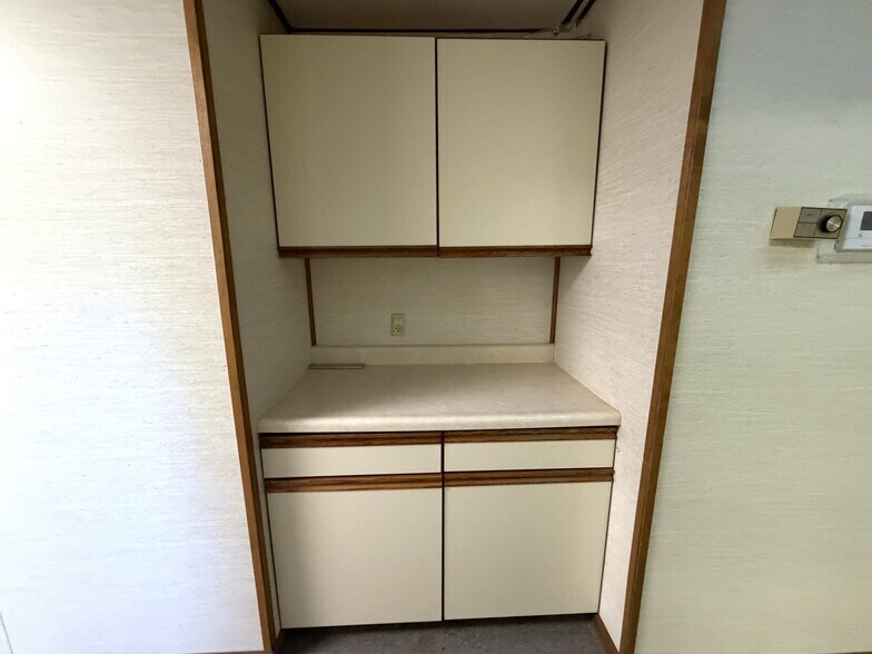More Photos Of 305 N Mason St, Carrollton Office For Sale
