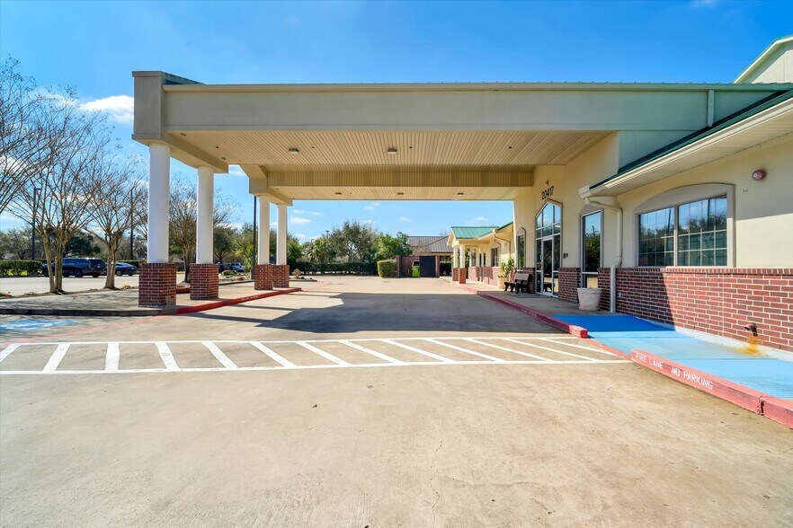 More Photos Of 20417 S University Blvd, Missouri City Schools For Lease