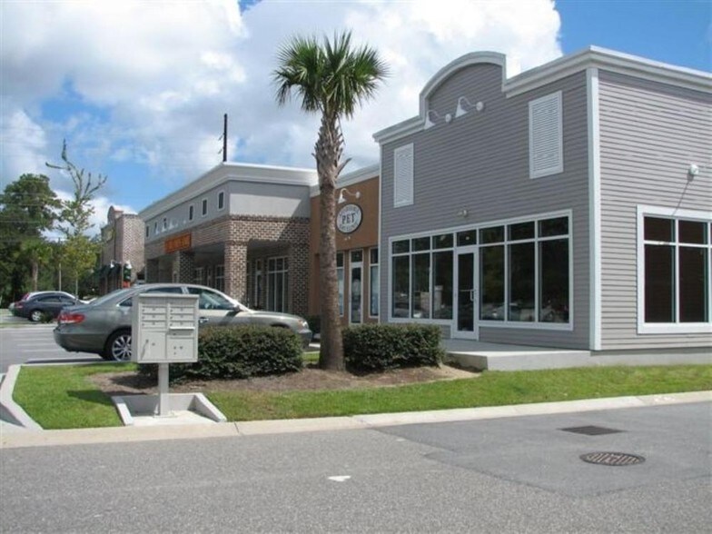More Photos Of 864 Parris Island Gtwy, Beaufort Storefront For Lease
