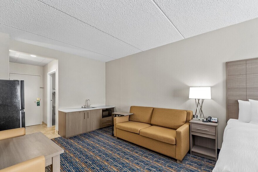 More Photos Of 70 Maddex Square Dr, Shepherdstown Hotel For Sale