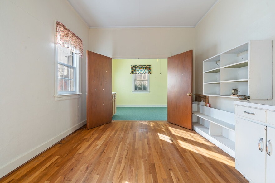 More Photos Of 171 Valley St, Centreville Flex For Sale