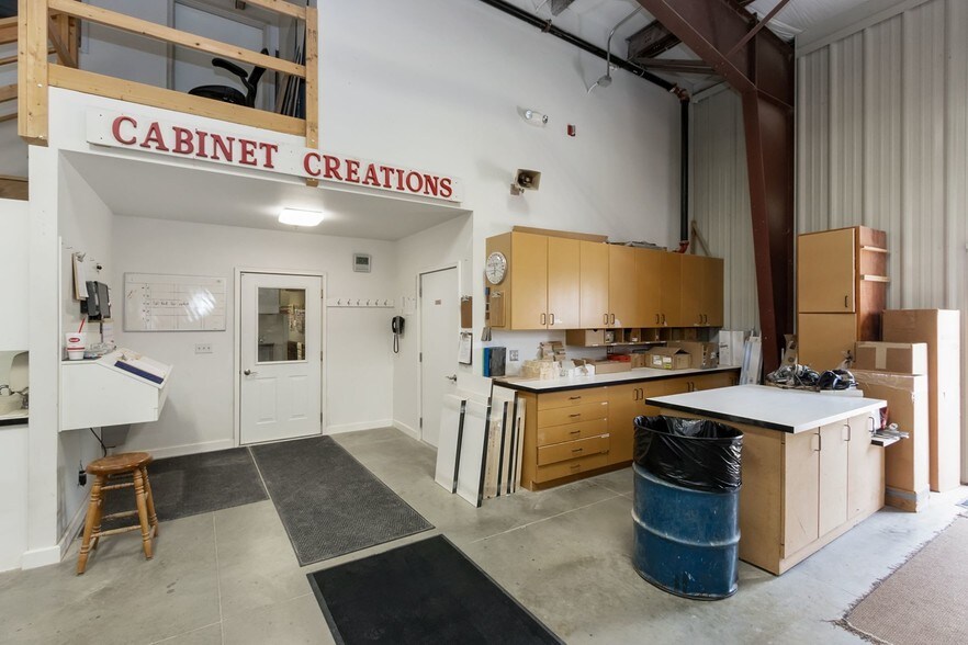 More Photos Of 801 62nd St, Marion Showroom For Sale