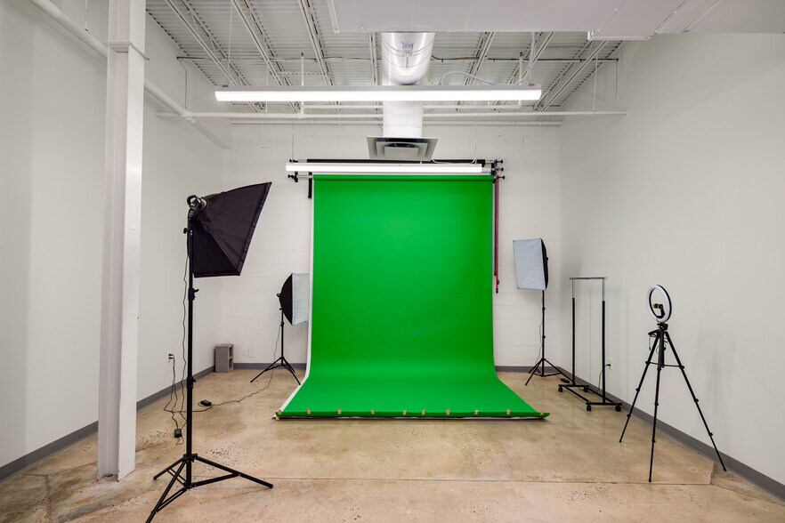 More Photos Of 1314 Chattahoochee Ave NW, Atlanta Warehouse For Lease