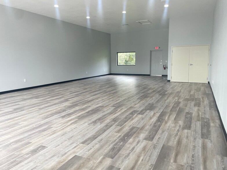 More Photos Of 733 Tillman Pl, Plant City Coworking Space