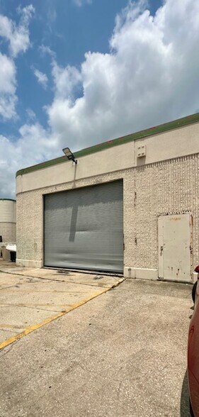 More Photos Of 16745 N I-45 Fwy, Houston Industrial For Sale