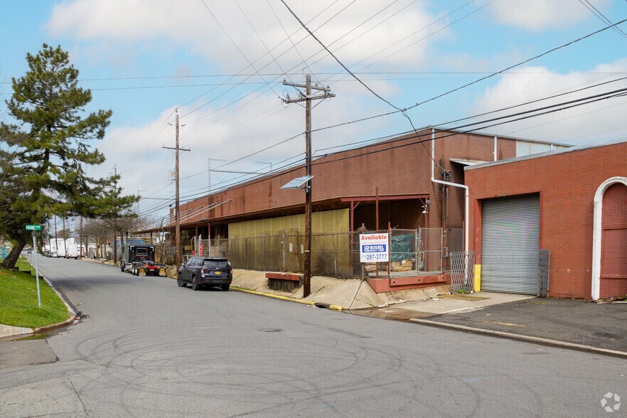 More Photos Of 169-193 Highland Pky, Roselle Manufacturing For Lease