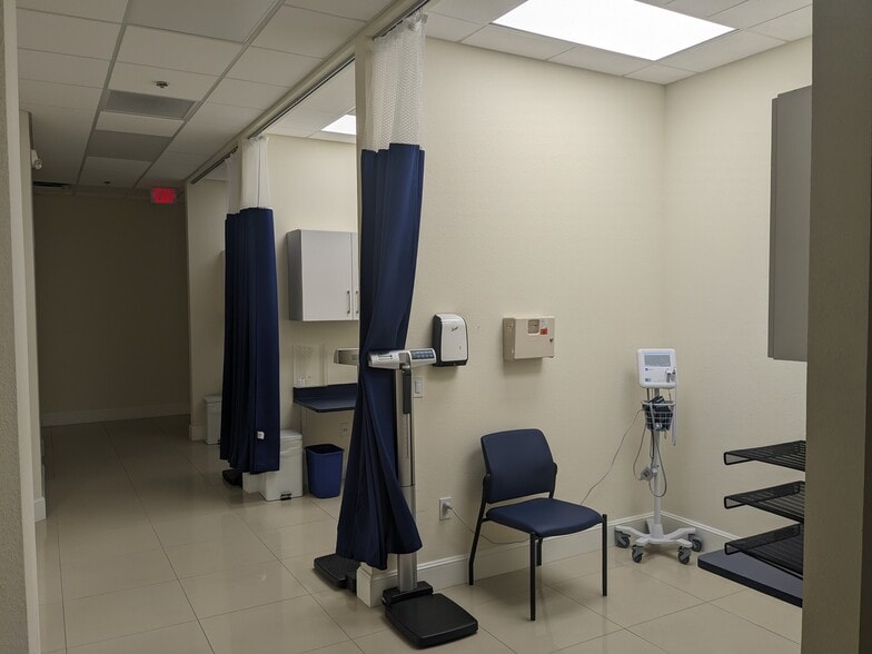 More Photos Of 2839 Carlisle Blvd NE, Albuquerque Unknown For Lease