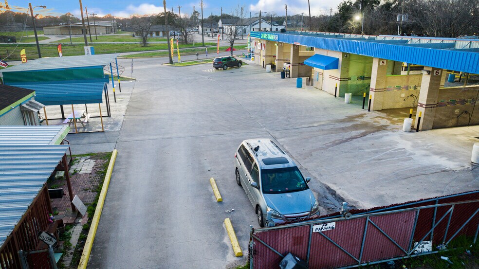More Photos Of 2627 Allen Genoa Rd, Pasadena Carwash For Sale