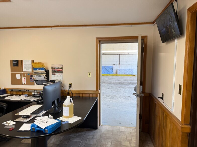 More Photos Of 4881 Pittsburgh Rd, Harrisville Light Distribution For Sale