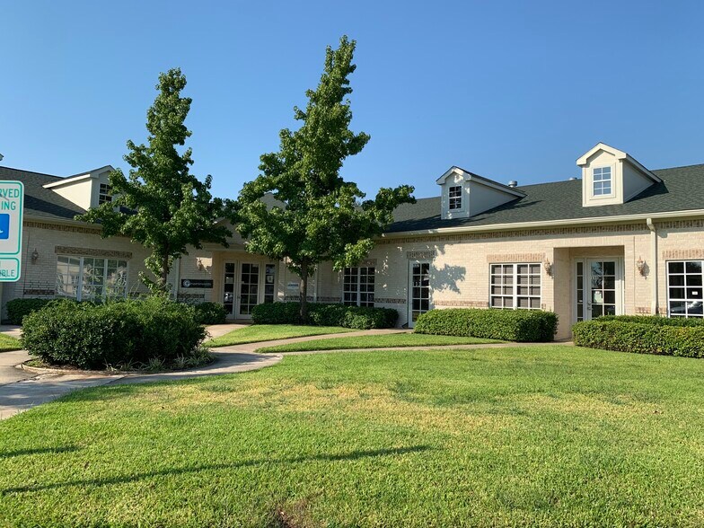 More Photos Of 4125 Fairway Dr, Carrollton Medical For Lease