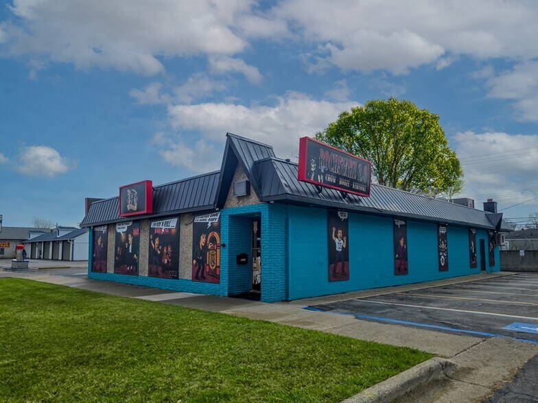 Primary Photo Of 33729 Ford Rd, Garden City Bar For Lease