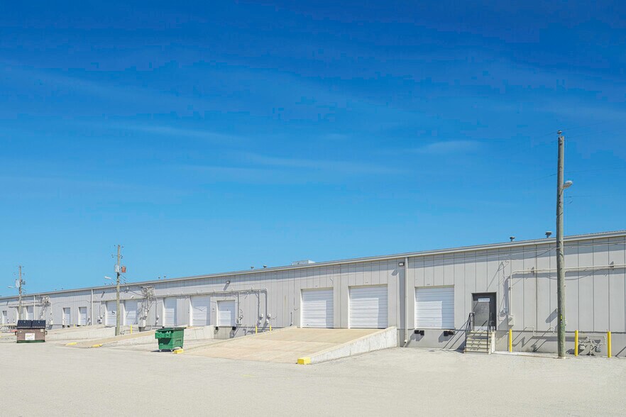 More Photos Of 5647-5763 W 85th St, Indianapolis Manufacturing For Lease