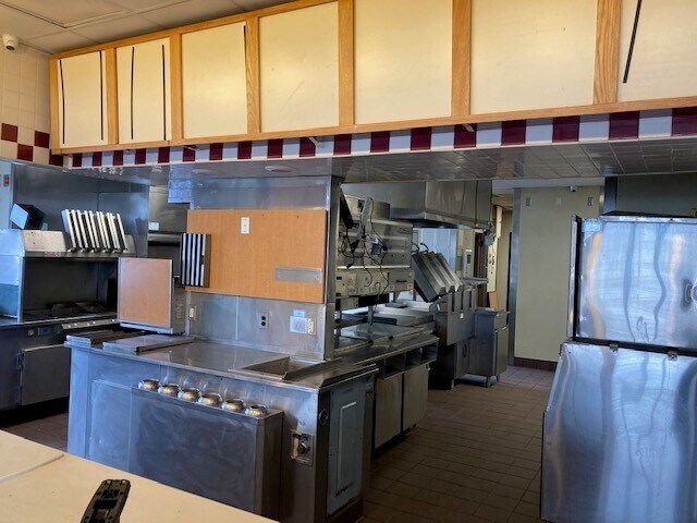 More Photos Of 1320 1st St, Kennett Fast Food For Lease