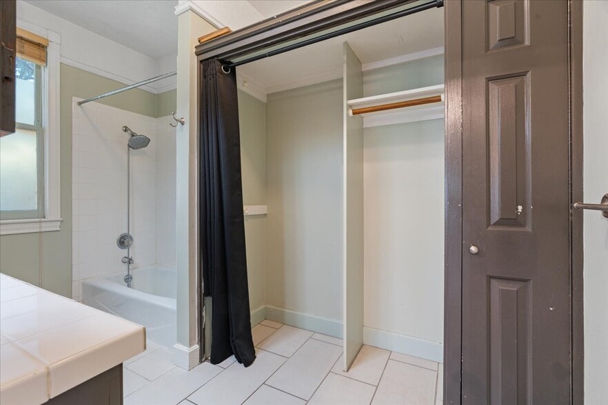 More Photos Of 2606 SE Pine St, Portland Apartments For Sale