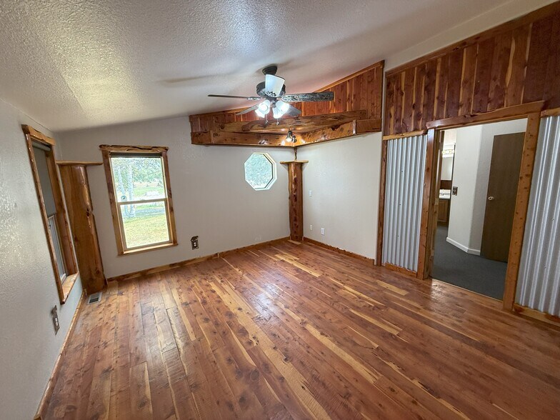 More Photos Of 1554 Amsterdam Rd, Belgrade Office For Lease