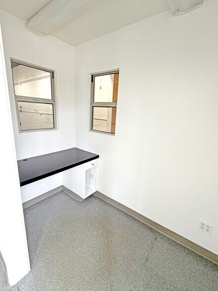 More Photos Of 1327 De La Vina St, Santa Barbara Service For Sale