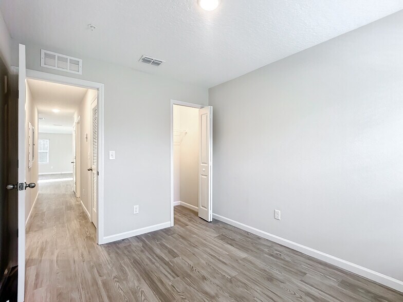 More Photos Of 6421 Breezy Oaks Way, Jacksonville Apartments For Sale