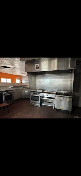 More Photos Of 403 N Third St, Ishpeming Service Station For Sale