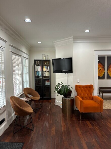 More Photos Of 3323 SW Naito Pky, Portland Office For Sale