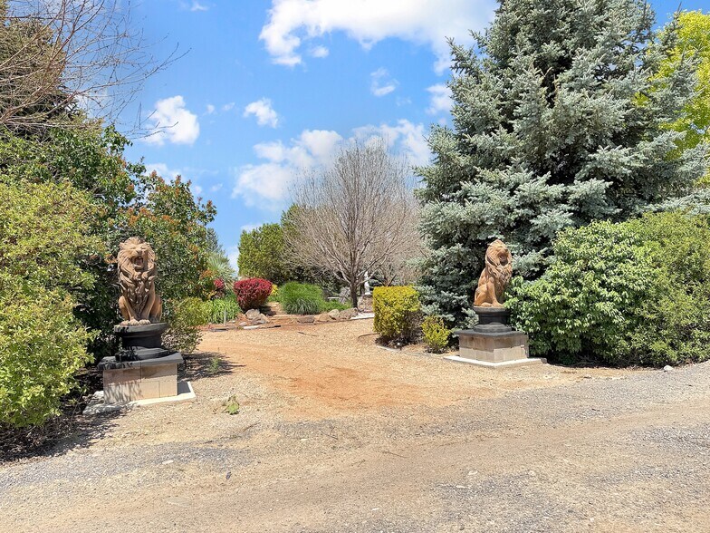 More Photos Of 5955 Sawmill Mesa Rd, Delta Specialty For Sale