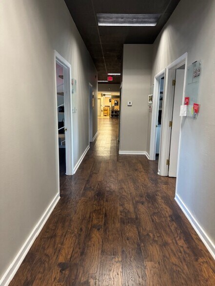 More Photos Of 30798 US Highway 19 N, Palm Harbor Warehouse For Lease