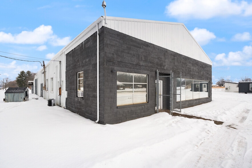 More Photos Of 677 S Cardinal Ln, Scottsburg Industrial For Sale