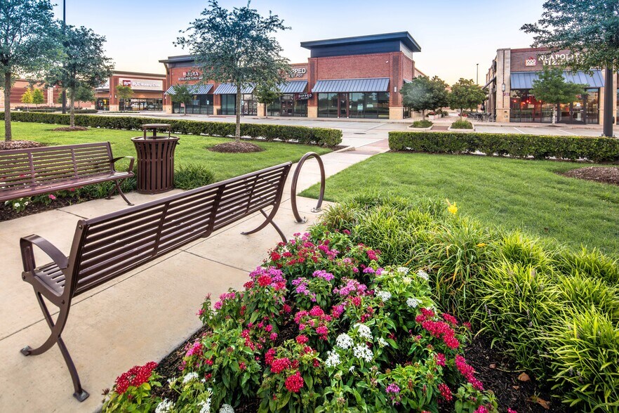 More Photos Of 13517 University Blvd, Sugar Land Unknown For Lease