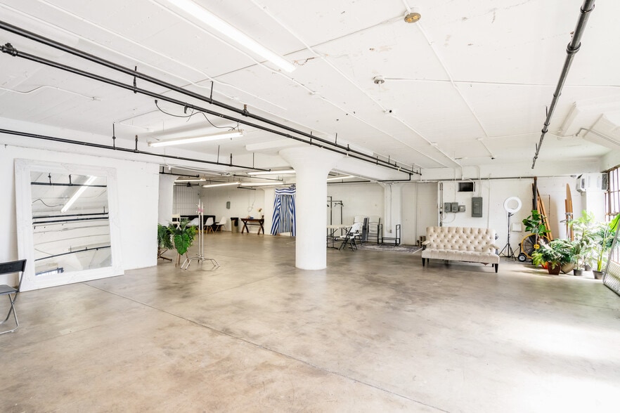 More Photos Of 1114 S Los Angeles St, Los Angeles Warehouse For Sale
