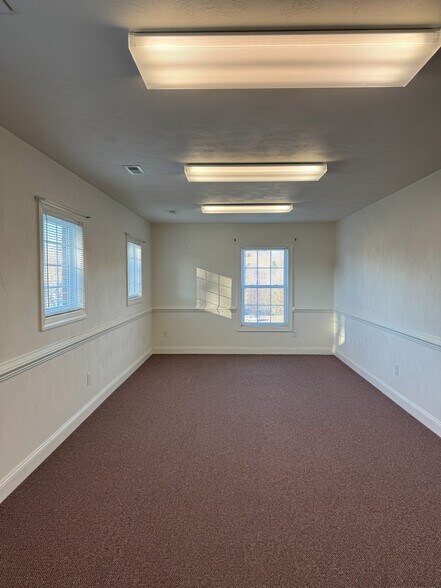 More Photos Of 5 W Back St, Fincastle Office For Lease