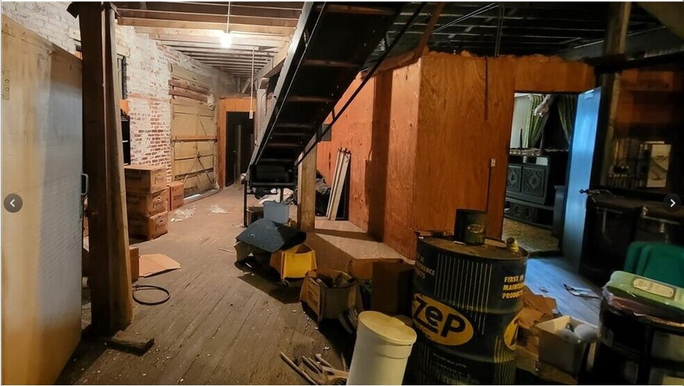 More Photos Of 512 Monroe st, Iola Loft Creative Space For Sale