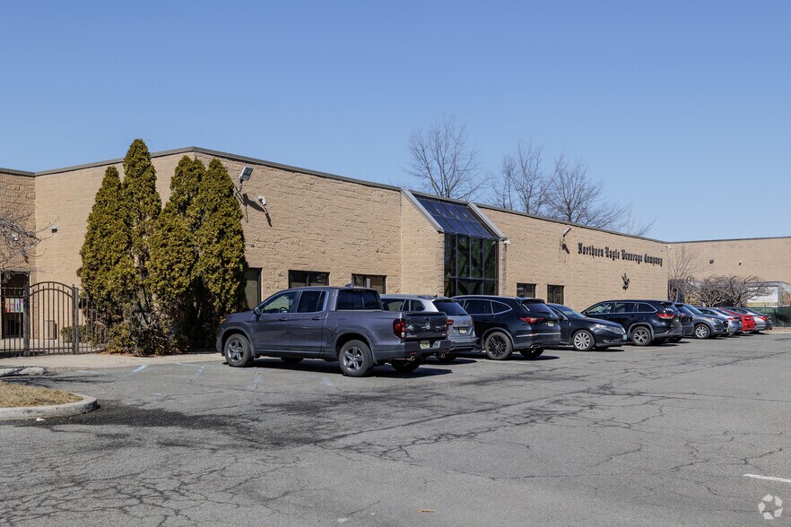 More Photos Of 600 16th St, Carlstadt Distribution For Lease