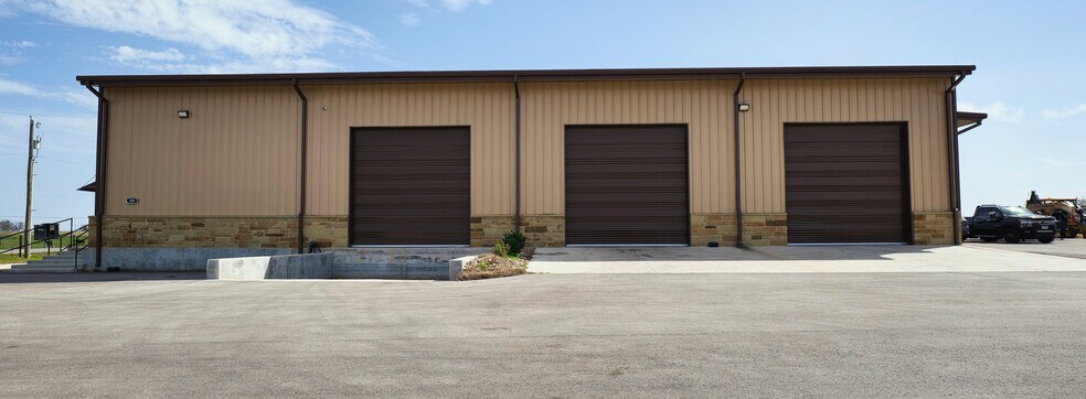 More Photos Of 109 Alamirah, Hutto Warehouse For Lease