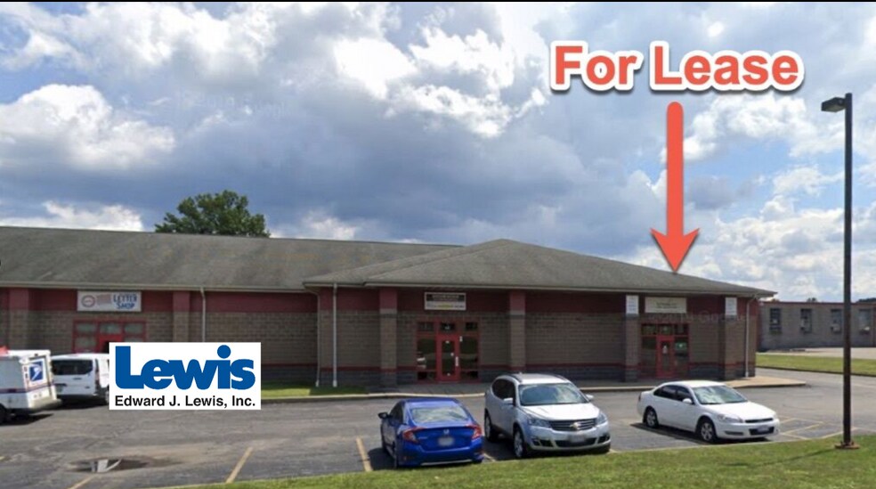 More Photos Of 603-643 N Meridian Rd, Youngstown Showroom For Lease
