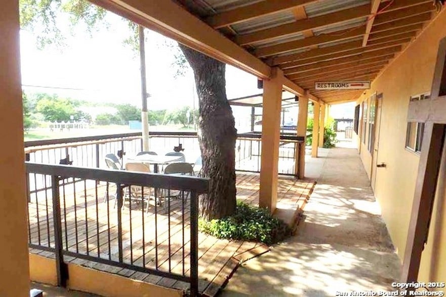 More Photos Of 10877 Park Road 37, Lakehills Storefront Retail Office For Lease