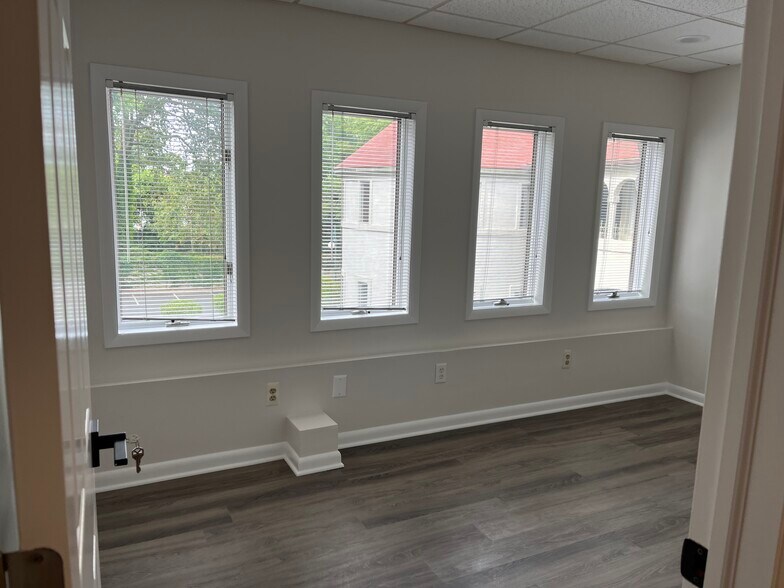 More Photos Of 130 Maple Ave, Red Bank Medical For Lease