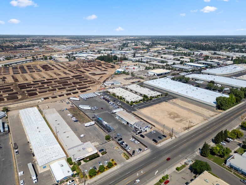 More Photos Of 4451 N Brawley Ave, Fresno Warehouse For Sale